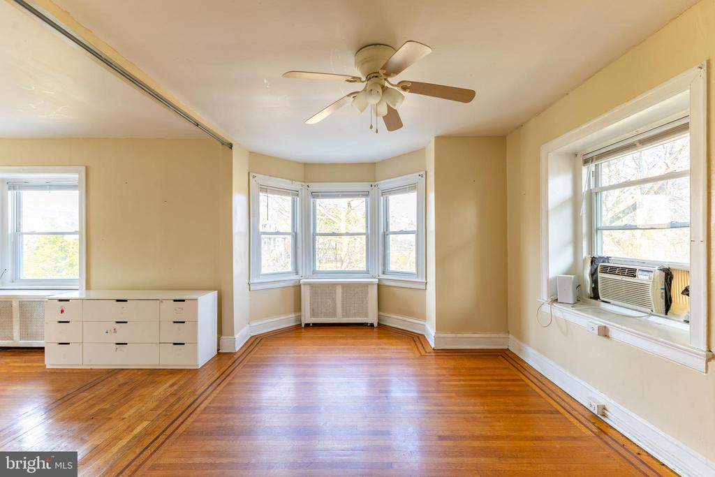 2216 GEORGES LANE