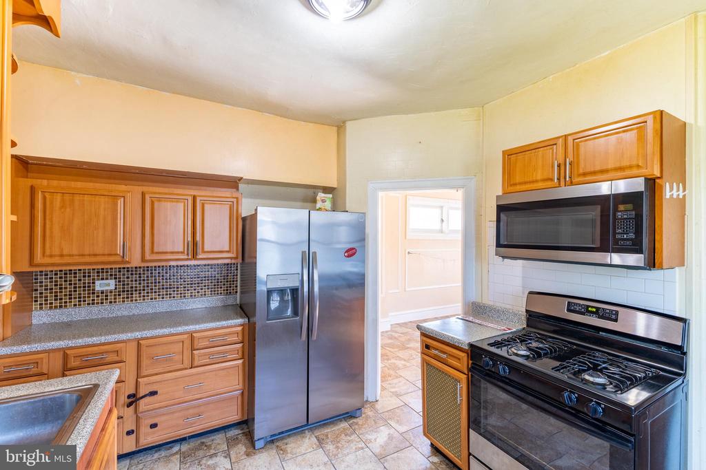 2216 GEORGES LANE