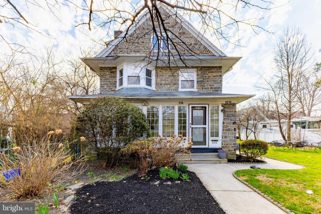 2216 GEORGES LANE