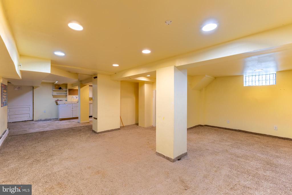 2216 GEORGES LANE