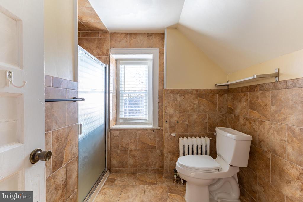 2216 GEORGES LANE