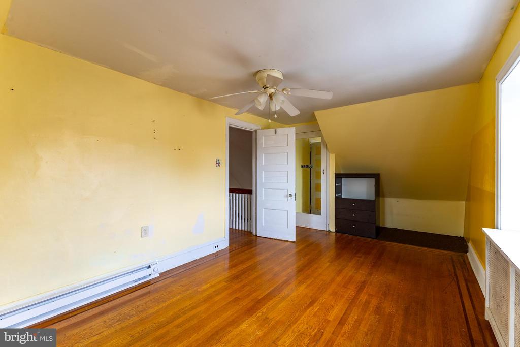 2216 GEORGES LANE