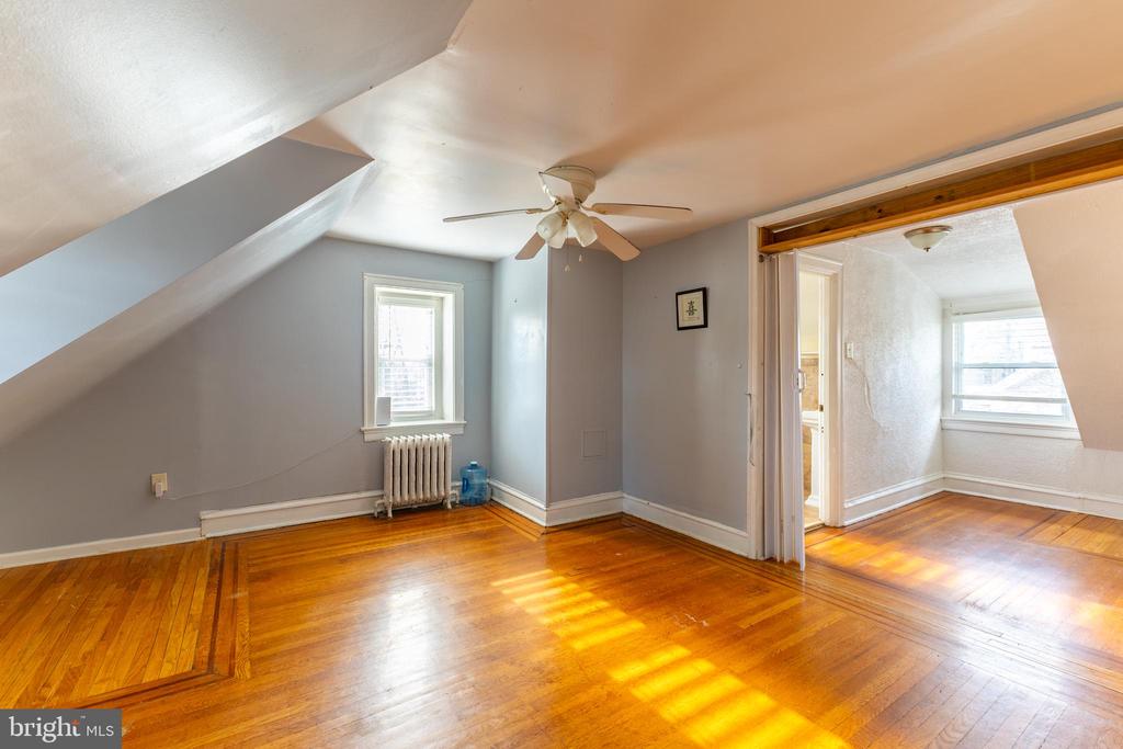 2216 GEORGES LANE