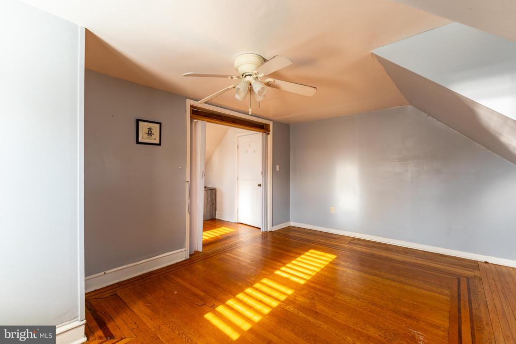 2216 GEORGES LANE