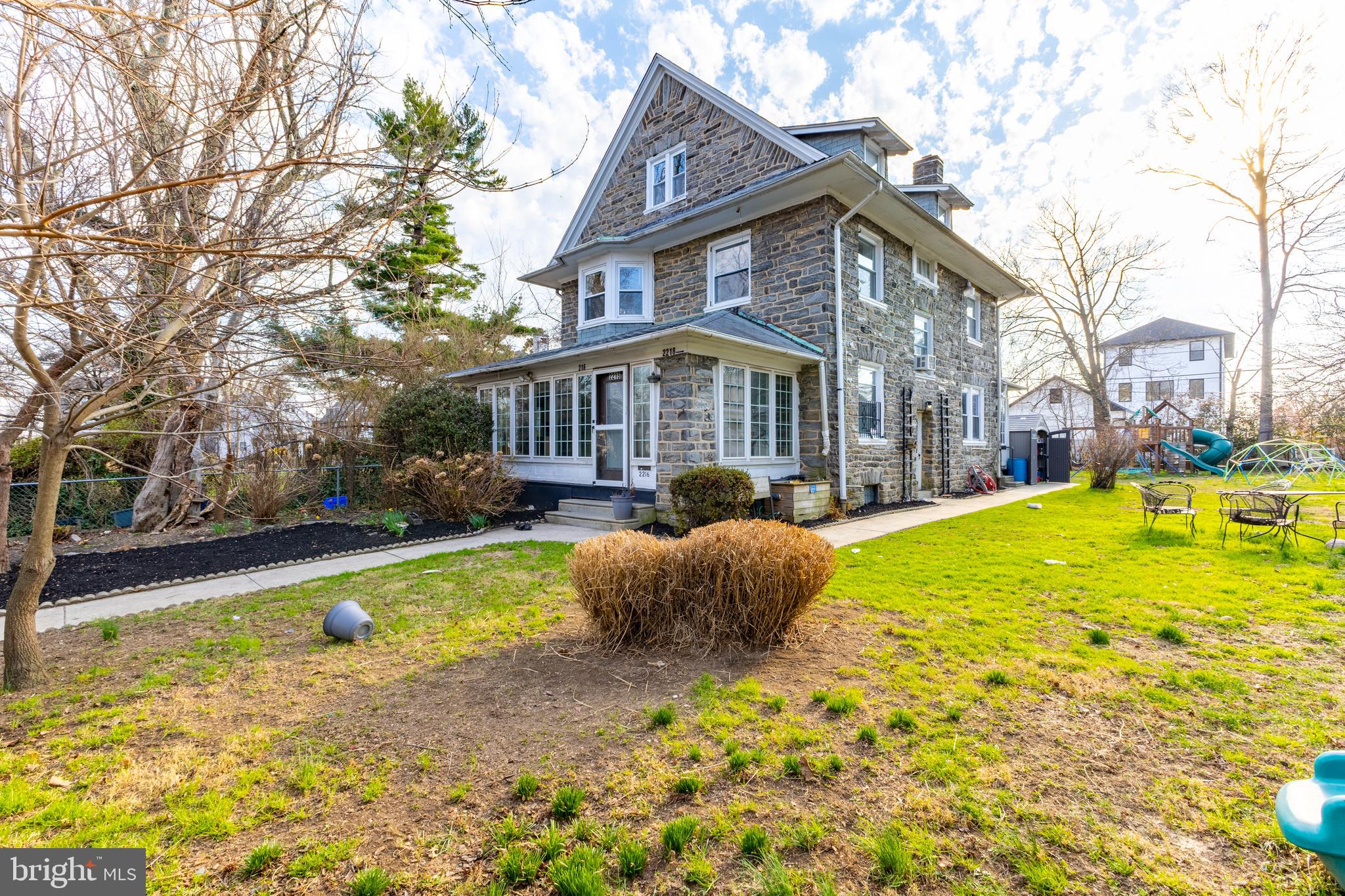 2216 GEORGES LANE