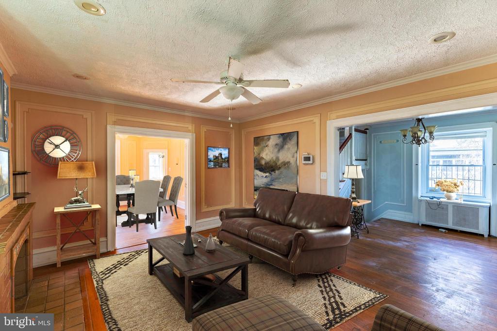 2216 GEORGES LANE