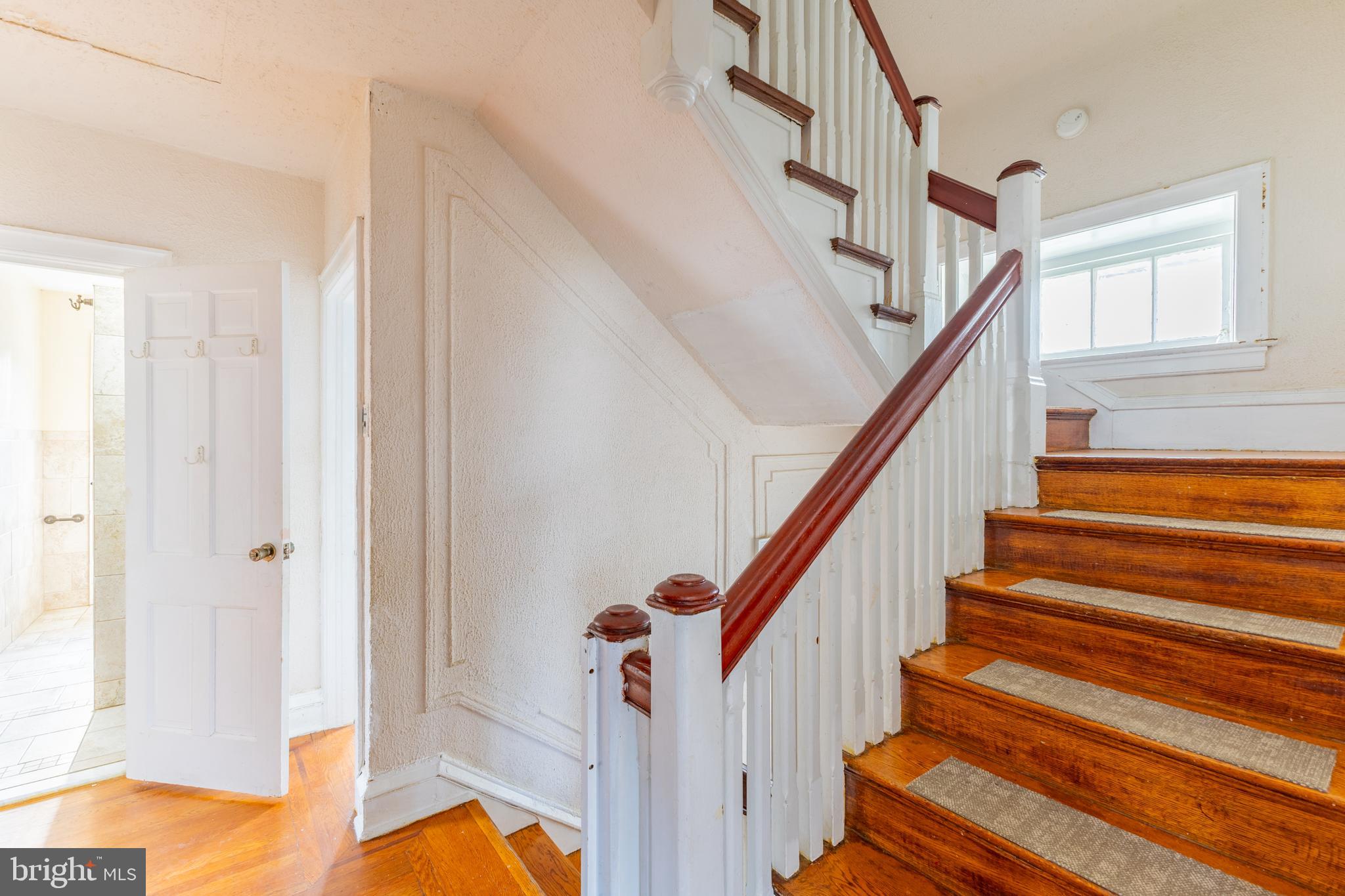 2216 GEORGES LANE