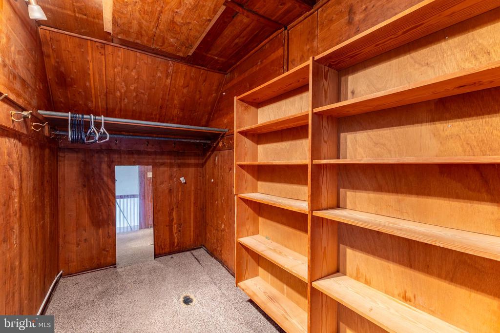 2216 GEORGES LANE