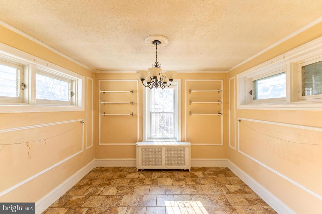 2216 GEORGES LANE