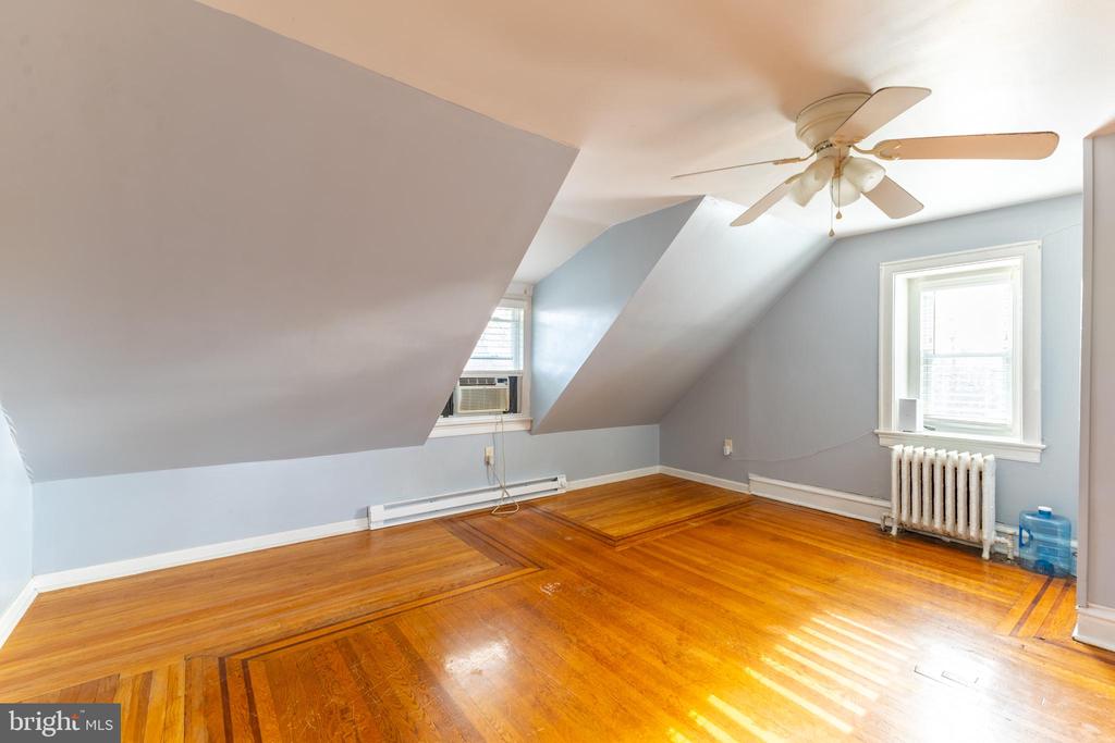 2216 GEORGES LANE