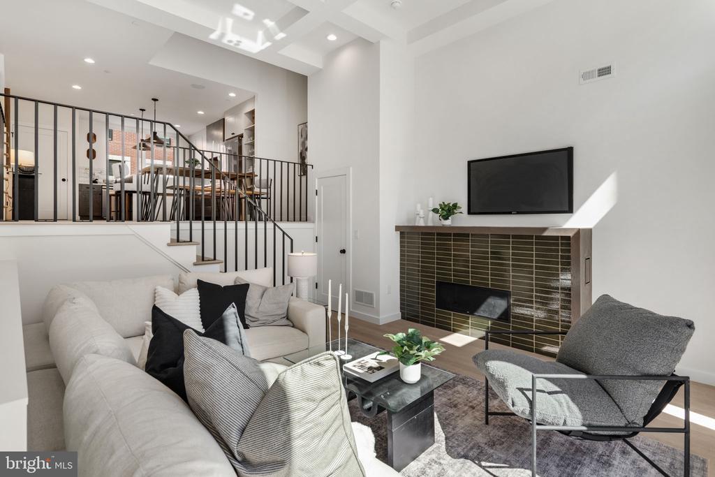 956 N 6TH STREET