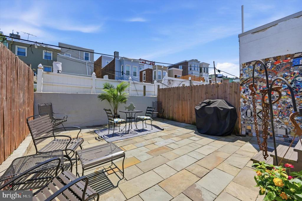 1321 E OXFORD STREET