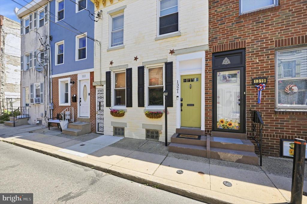 1321 E OXFORD STREET