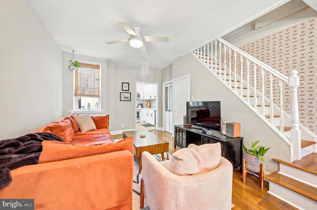 1321 E OXFORD STREET