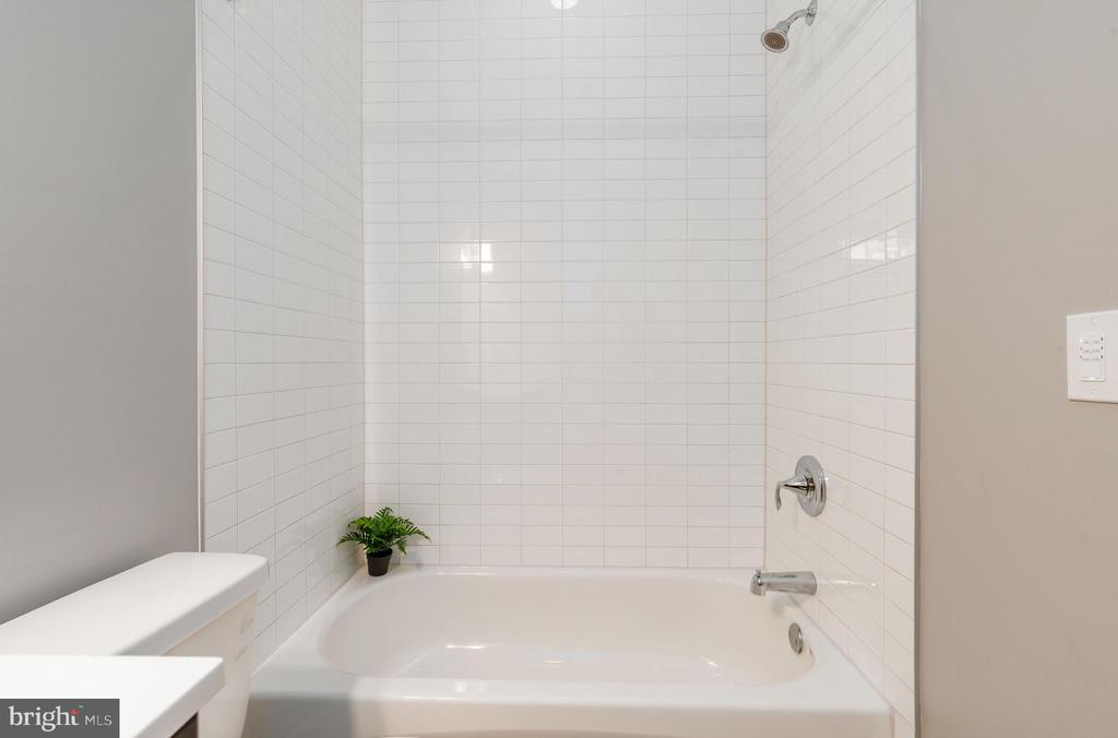 165 E ALLEN STREET 12