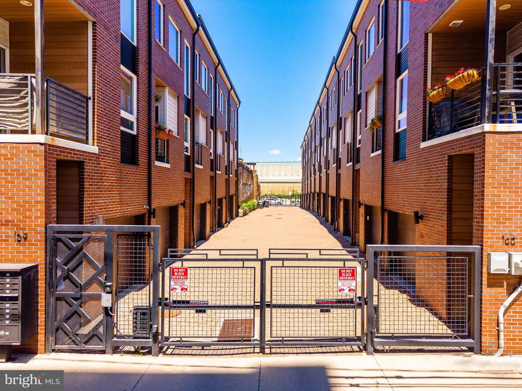 165 E ALLEN STREET 12