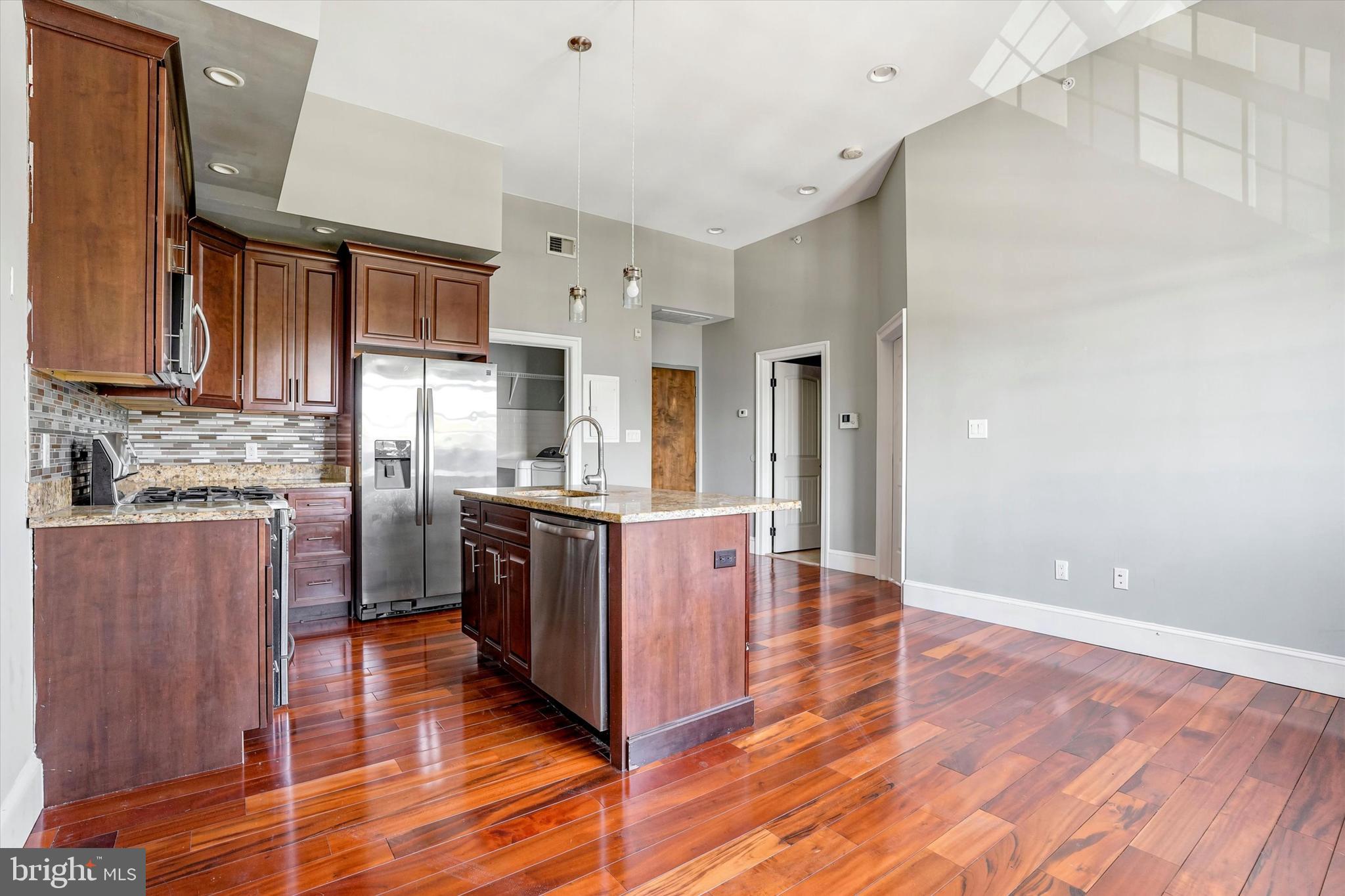 738 S 11TH STREET 3F