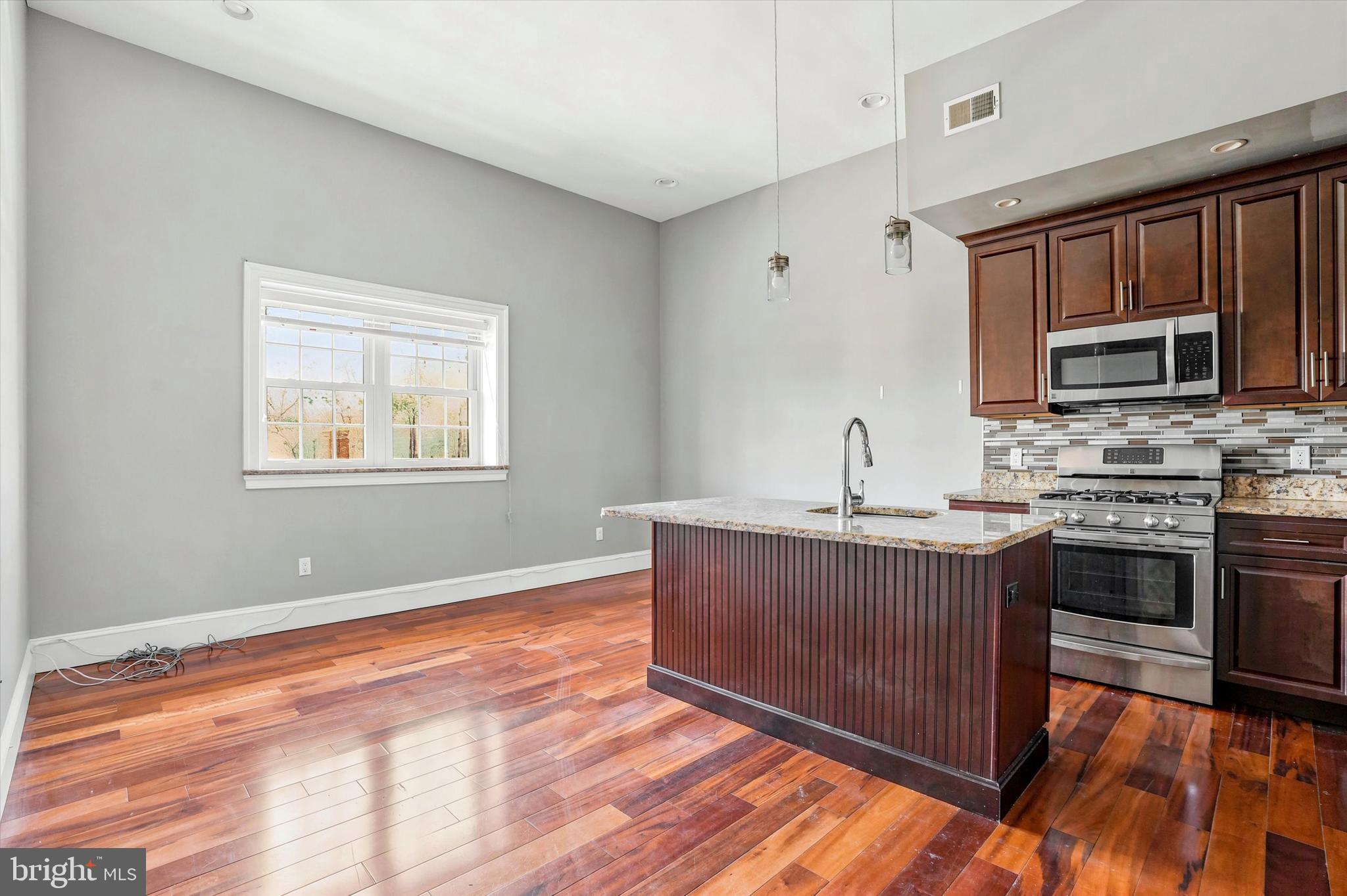 738 S 11TH STREET 3F