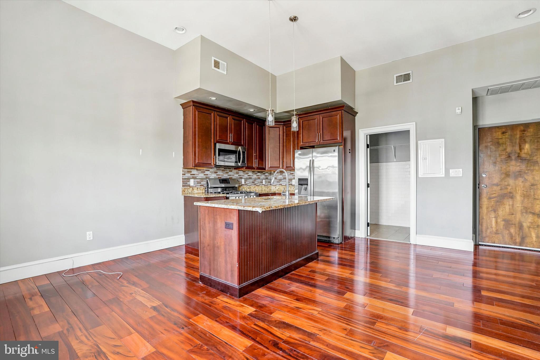 738 S 11TH STREET 3F