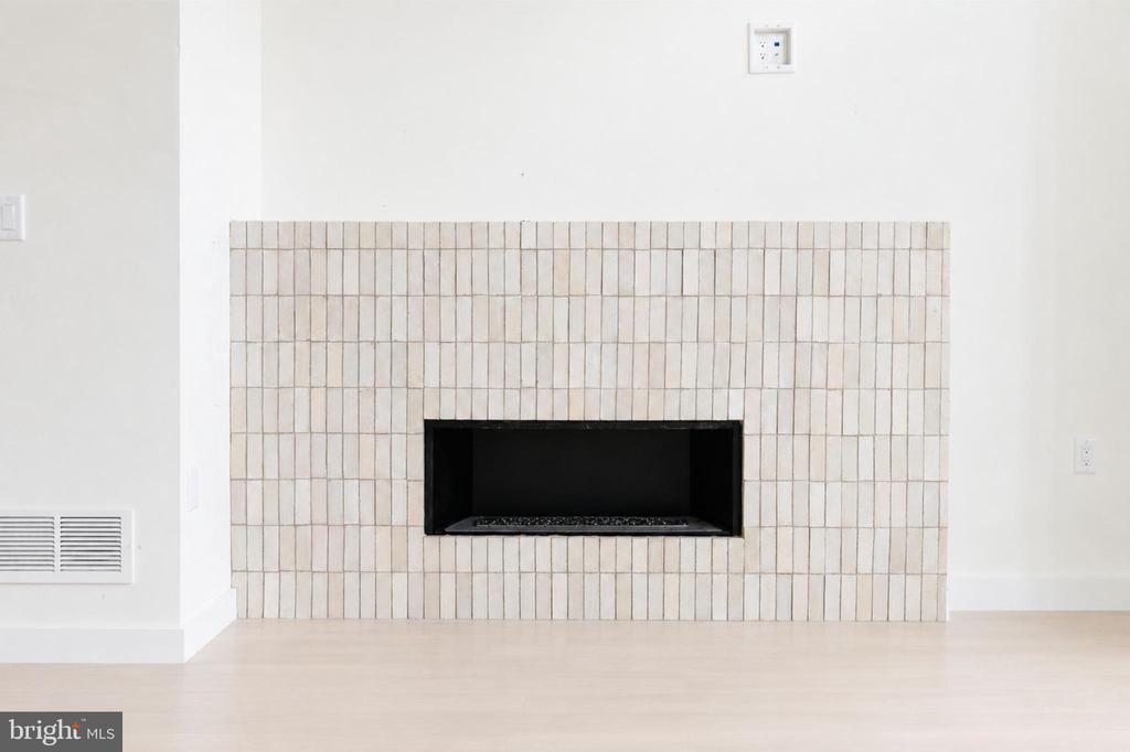 954 N 6TH STREET