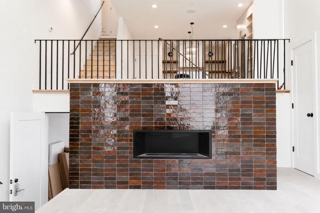 954 N 6TH STREET