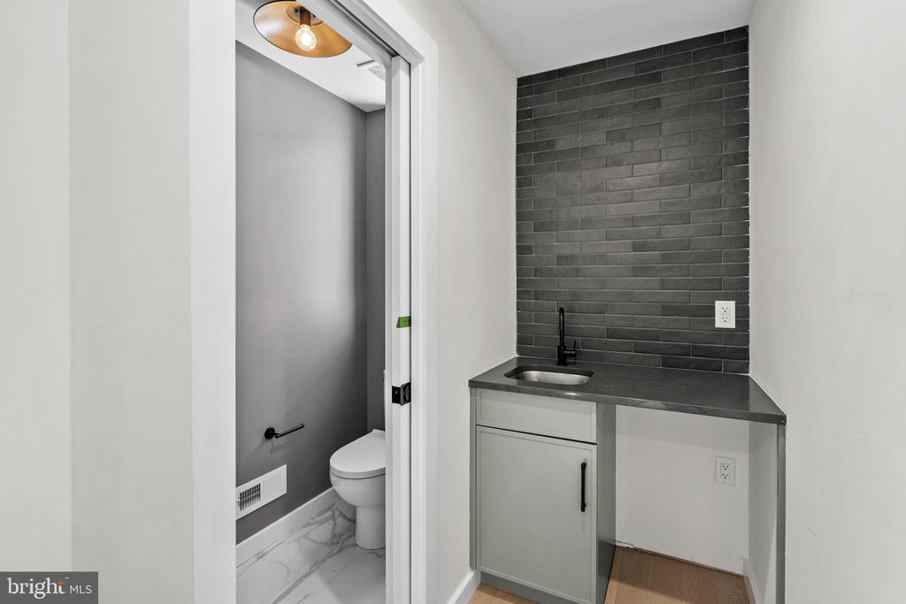 614 BRENNA WALK 27