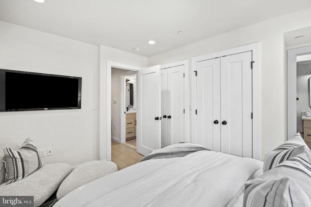 614 BRENNA WALK 27