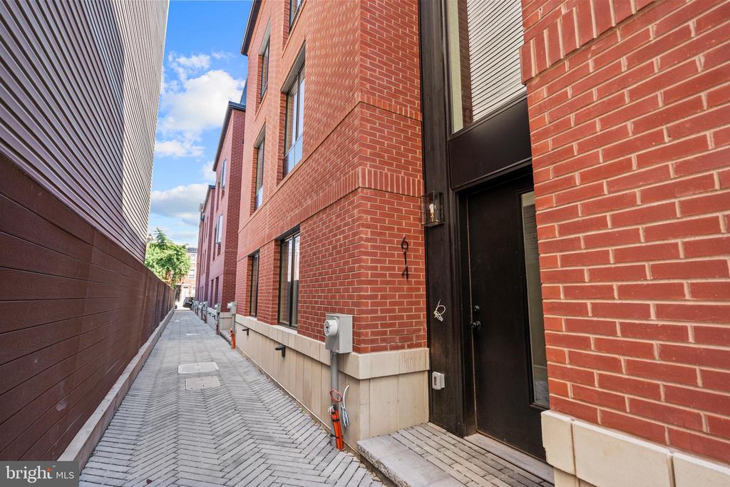 614 BRENNA WALK 27