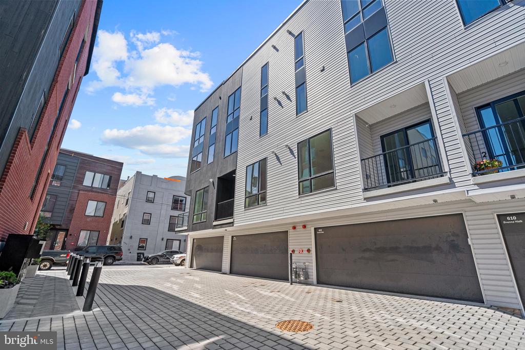 614 BRENNA WALK 27