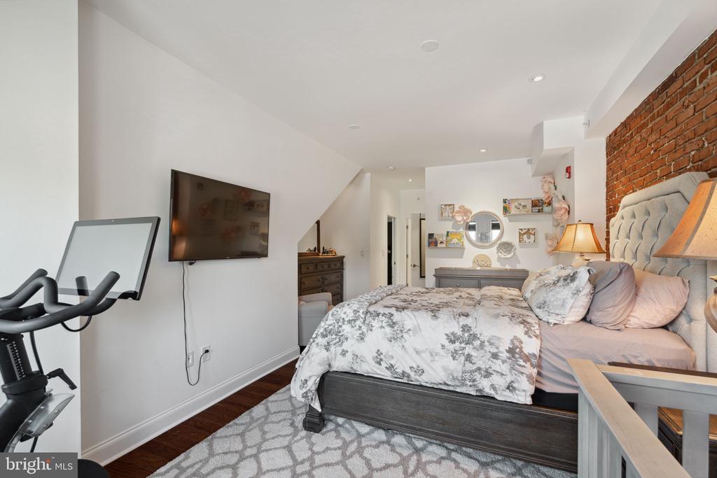 501 VINE STREET 2