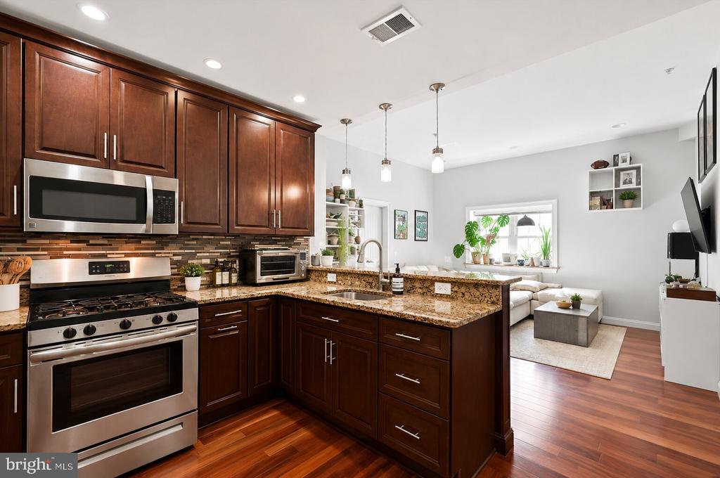 738 S 11TH STREET Unit: 2F