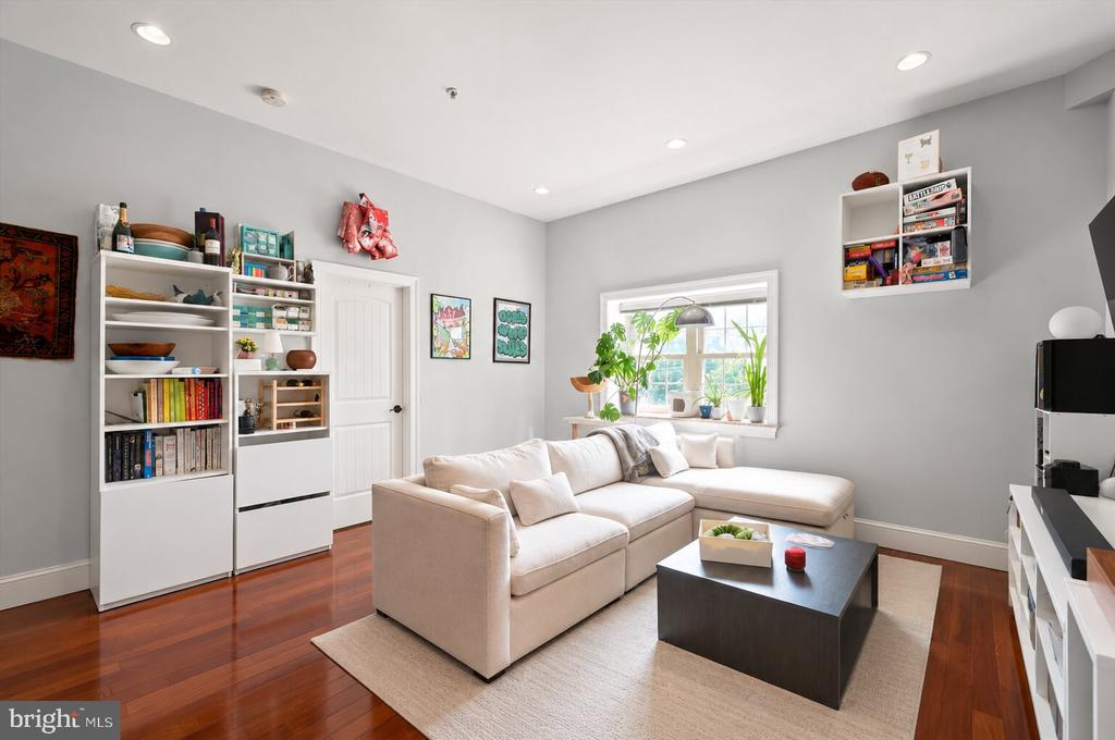 738 S 11TH STREET Unit: 2F