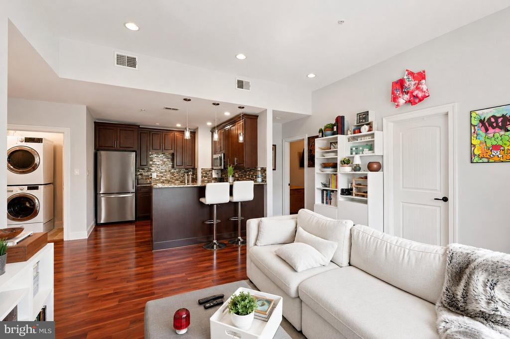 738 S 11TH STREET Unit: 2F