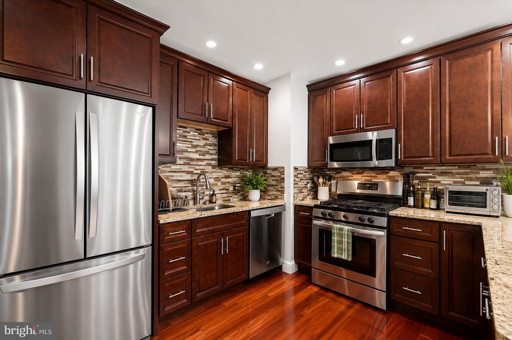 738 S 11TH STREET Unit: 2F