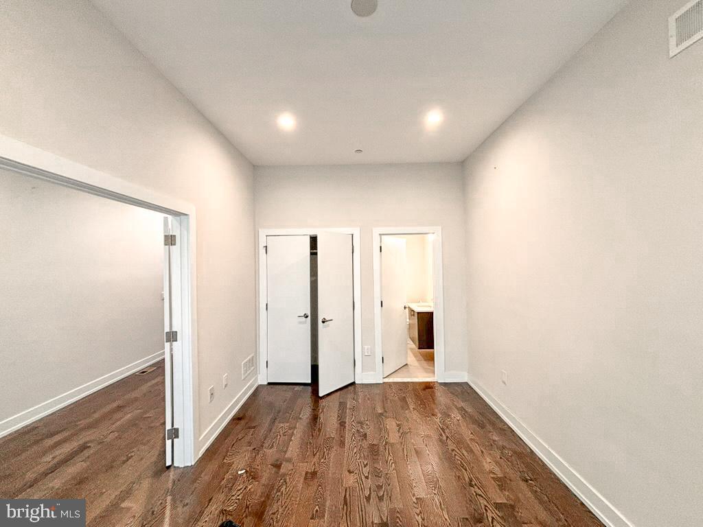 2527 GRADUATE SQUARE