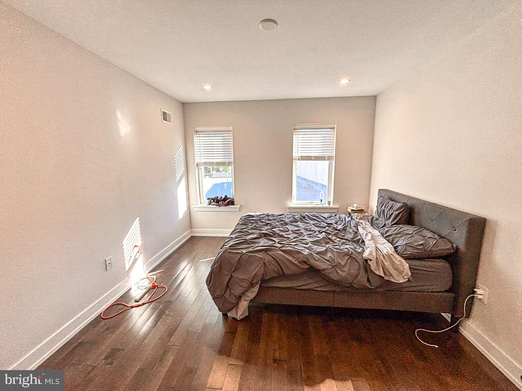2527 GRADUATE SQUARE