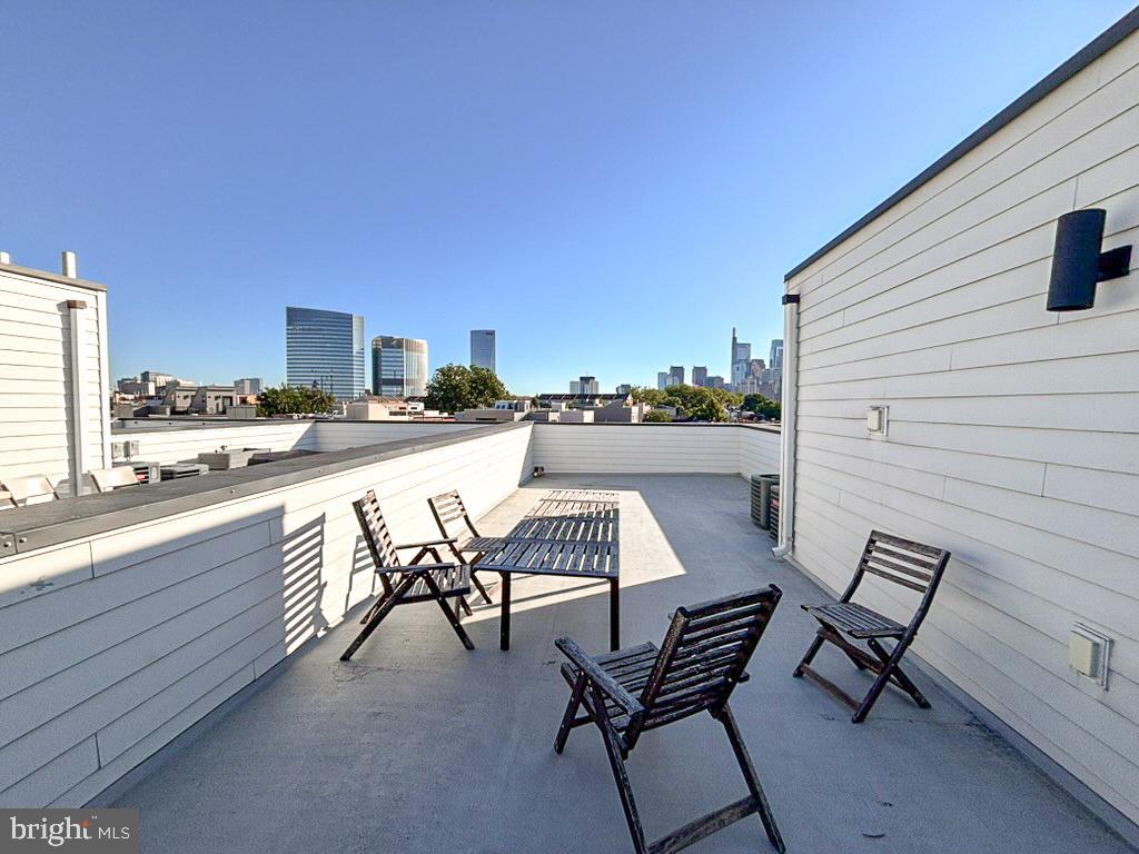 2527 GRADUATE SQUARE