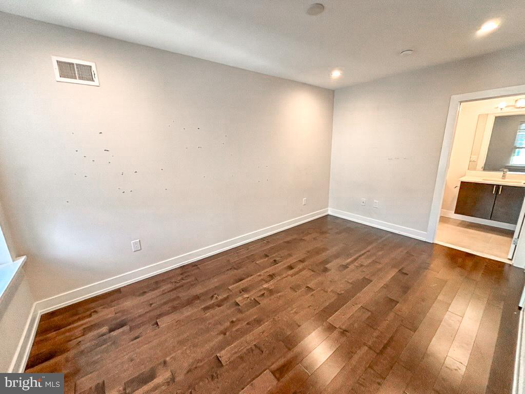 2527 GRADUATE SQUARE