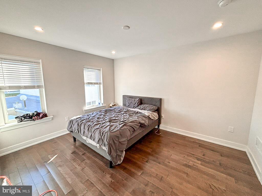 2527 GRADUATE SQUARE