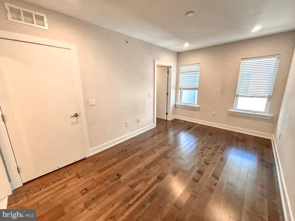 2527 GRADUATE SQUARE
