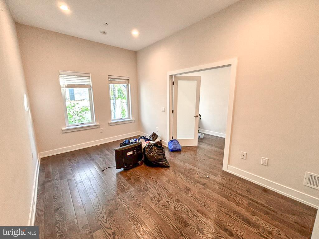 2527 GRADUATE SQUARE