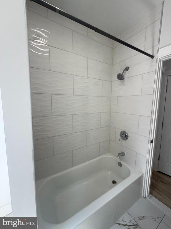 5503 W GIRARD AVENUE Unit: 3