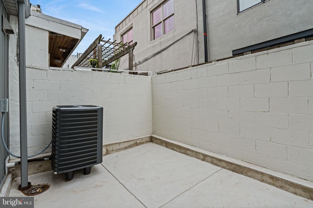 739 EARP STREET
