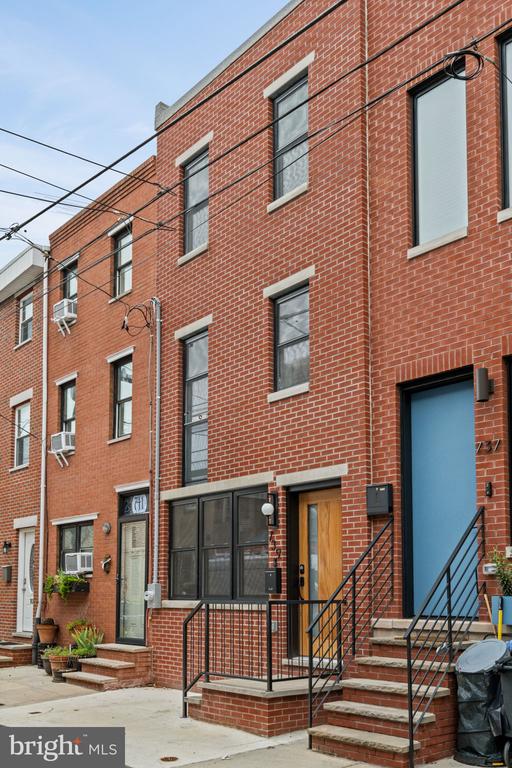 739 EARP STREET