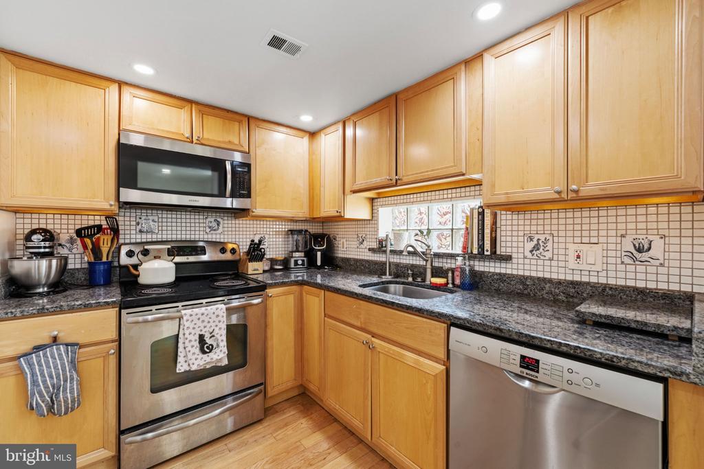 830 LOMBARD STREET Unit: A