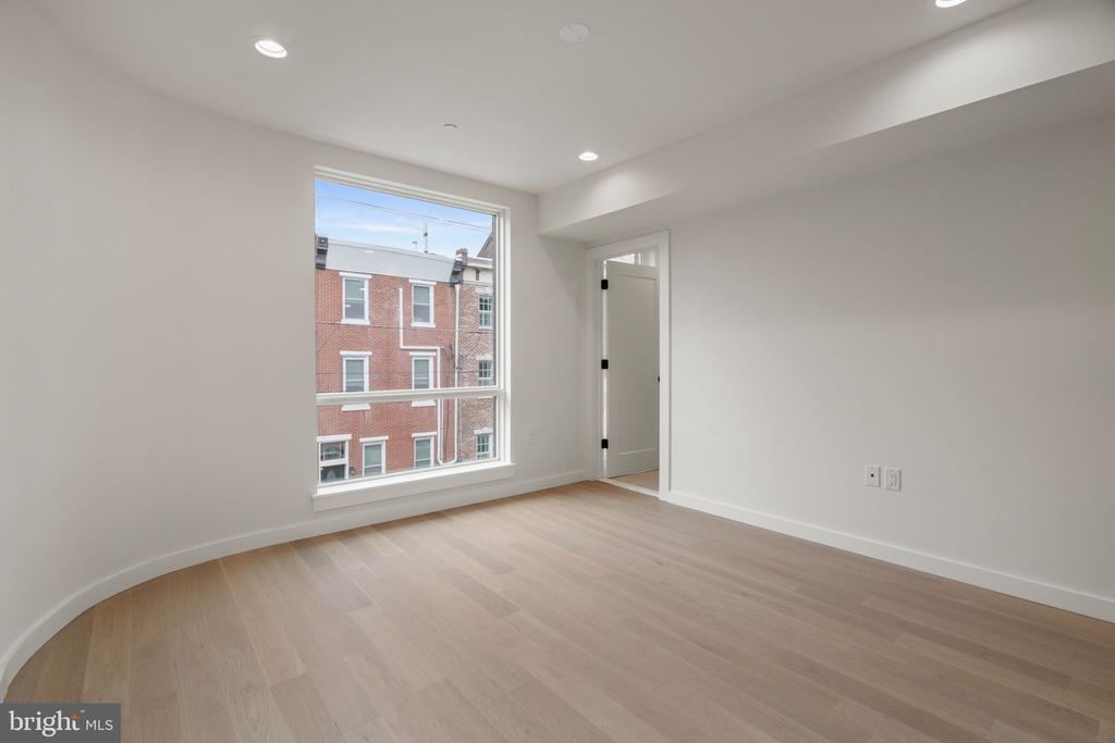 966 N 6TH STREET