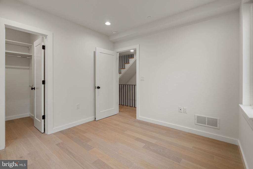 966 N 6TH STREET