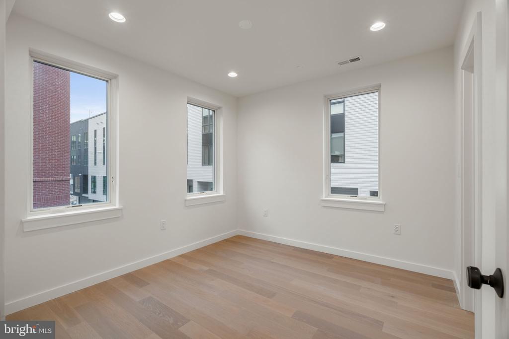 966 N 6TH STREET