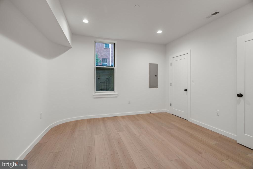 966 N 6TH STREET