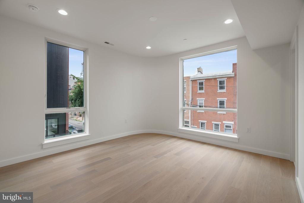966 N 6TH STREET